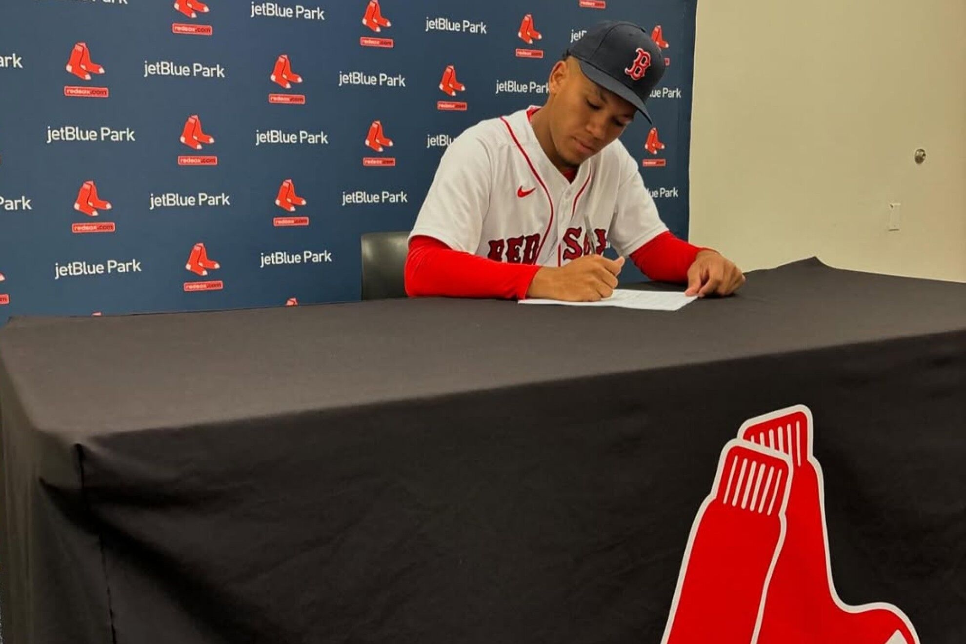 DAngelo Ortiz tras ser reclutado por Boston.