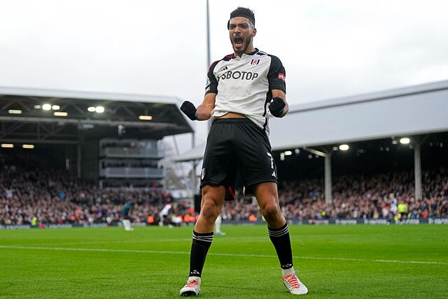 Ral Jimnez anot un doblete en el empate del Fulham, y se convirti en el mexicano con ms goles en la Premier League con 55.