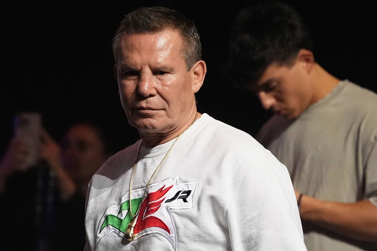 Julio César Chávez rompe en llanto ante la situación que vive su hijo |  Marcausa