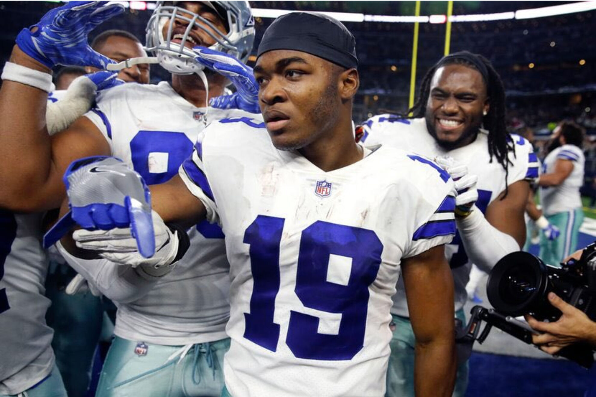 Amari Cooper vivi una buena poca con los Dallas Cowboys y ahora busca trabajo