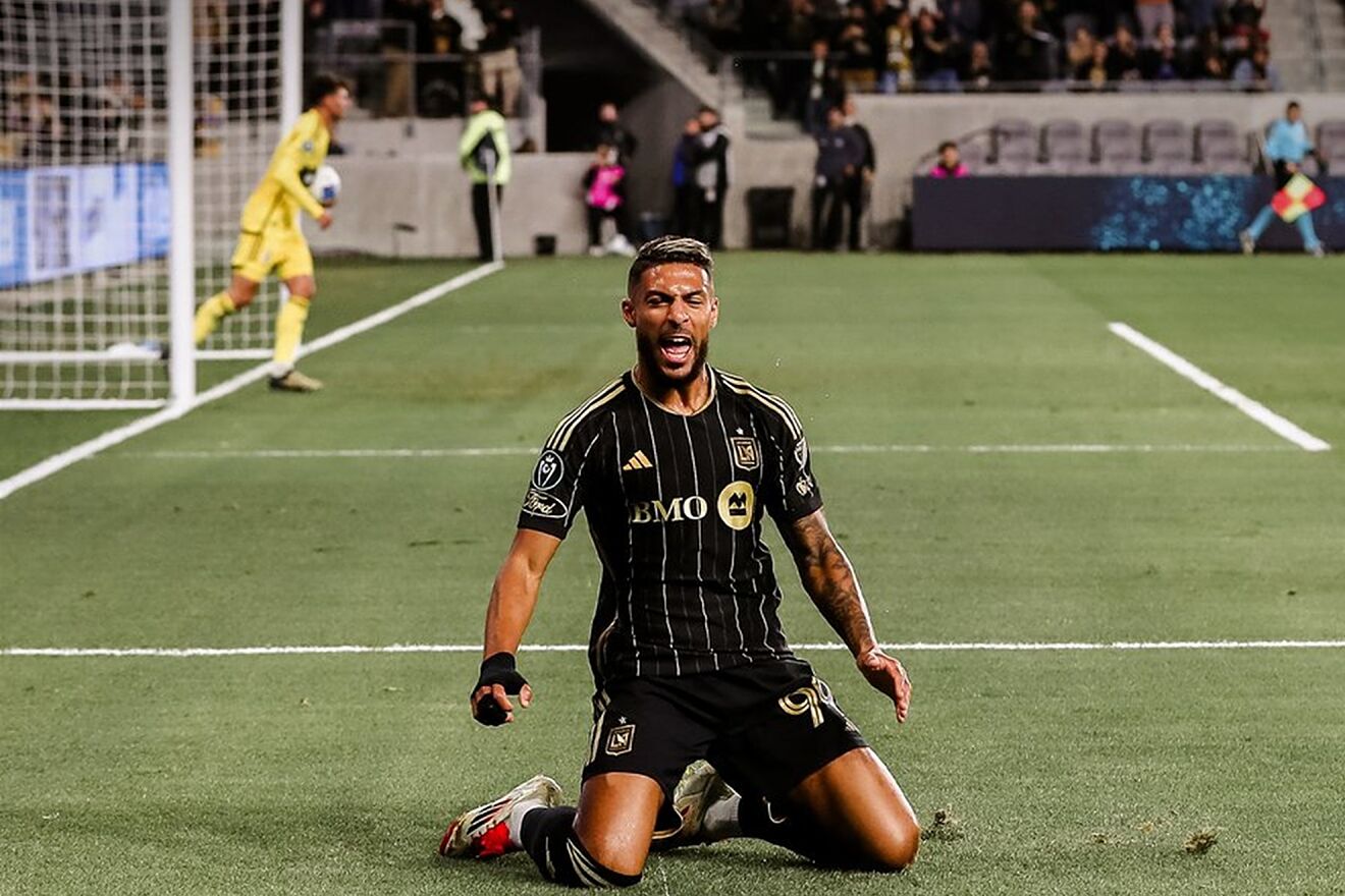 Dennis Bouanga fue la figura del LAFC en la goleada ante el Crew