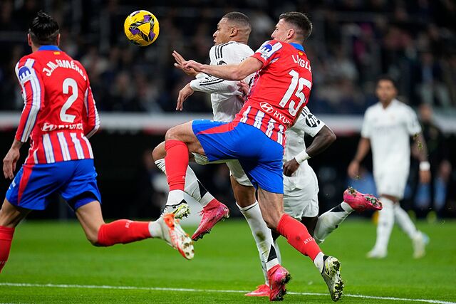 Los dos equipos madrileos pelean tambin por la cima en el futbol espaol.