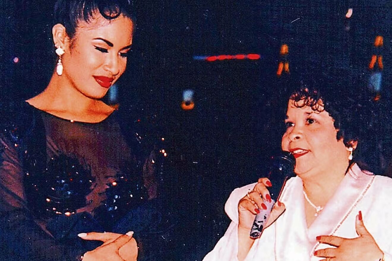 Yolanda Saldvar est acusada de disparar contra Selena luego que le...