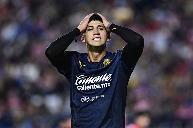 Alan Pulido es uno de los refuerzos de Chivas para el Clausura 2025