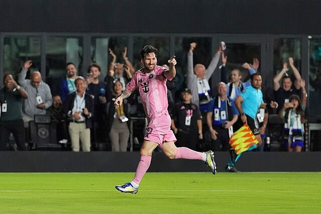 Un bello gol de Lionel Messi abri el camino a la victoria para el Inter Miami ante el Sporting KC