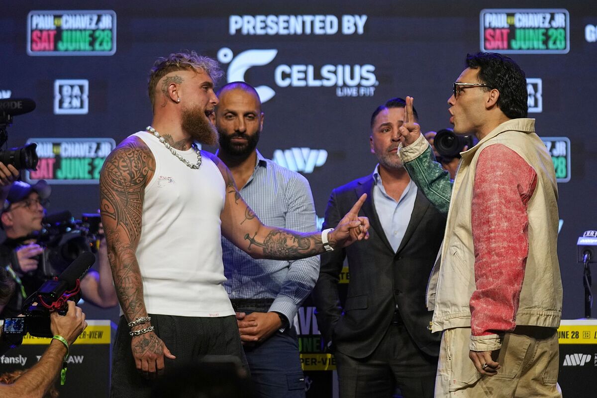 Jake Paul y Chávez Jr. protagonizan tenso primer cara a cara lleno de ataques y promesas de nocaut