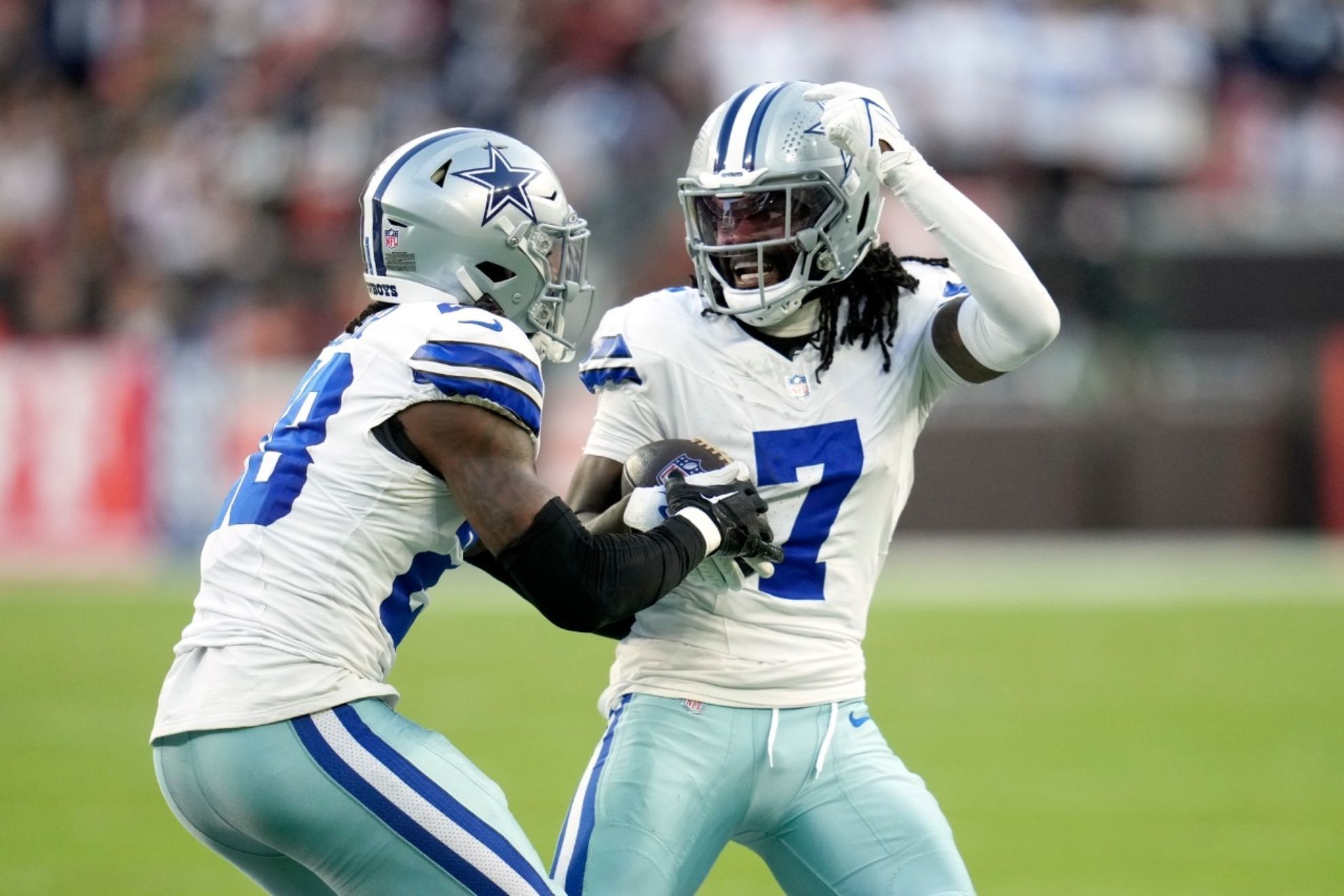 Prescott y los Cowboys festejaron a lo grande su victoria en Cleveland