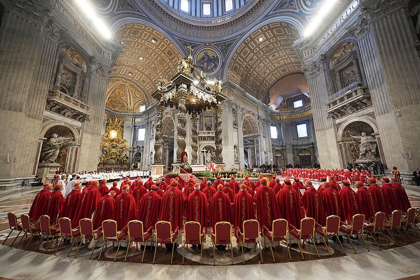 Cónclave: Intriga Vaticana, Sucesión Papal y 7 Claves Detalladas de la Película 6 17462459366998