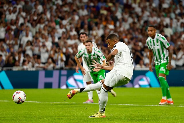 El Real Madrid derrot 2-0 al Betis en la primera vuelta con doblete de Kylian Mbapp.