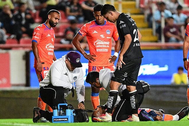 Samir Caetano gener una gran preocupacin por el duro choque de cabezas que sufri ante Necaxa