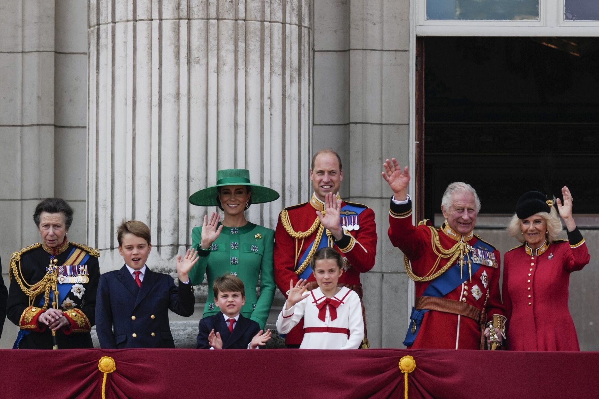 La salud de los reyes britnicos estara acelerando la sucesin de la Corona Britnica