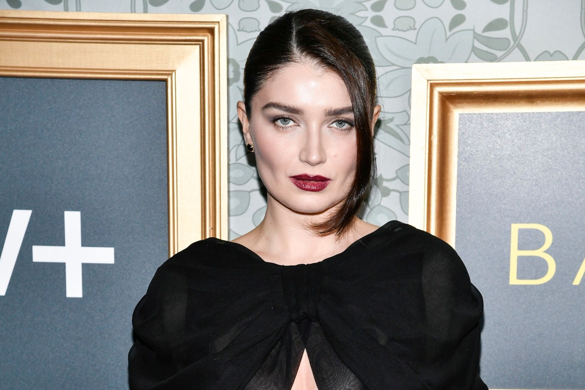 Eve Hewson, hija de Bono, deslumbra como modelo de lencera de una destacada marca