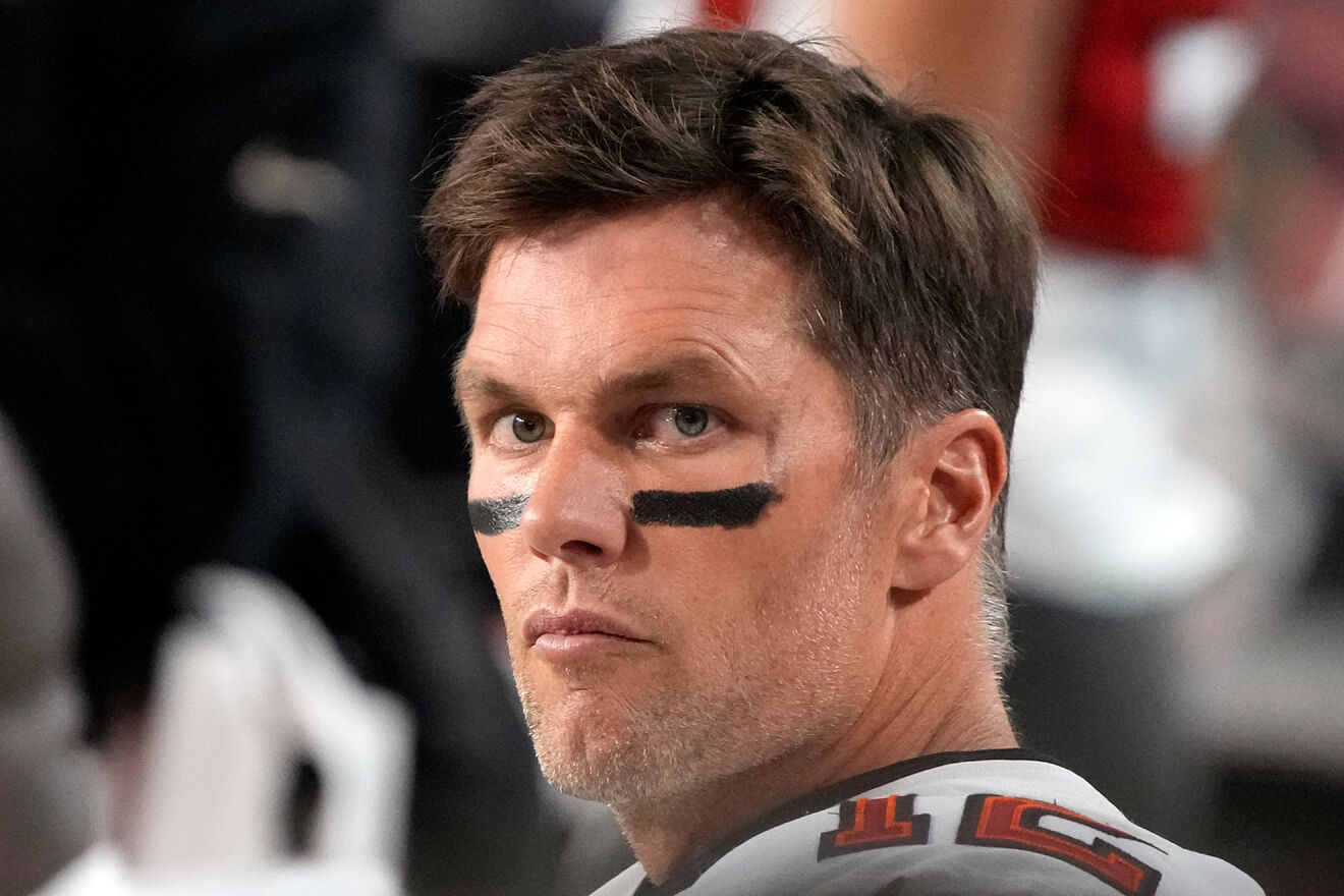 Tom Brady y su mirada al pasado.