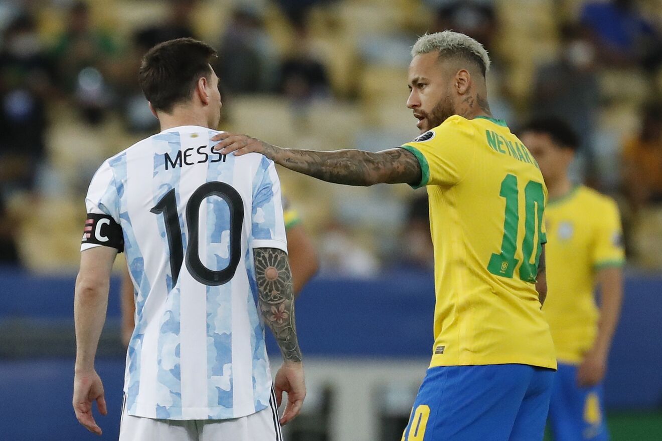 Neymar regresa a Brasil para enfrentar a Argentina.