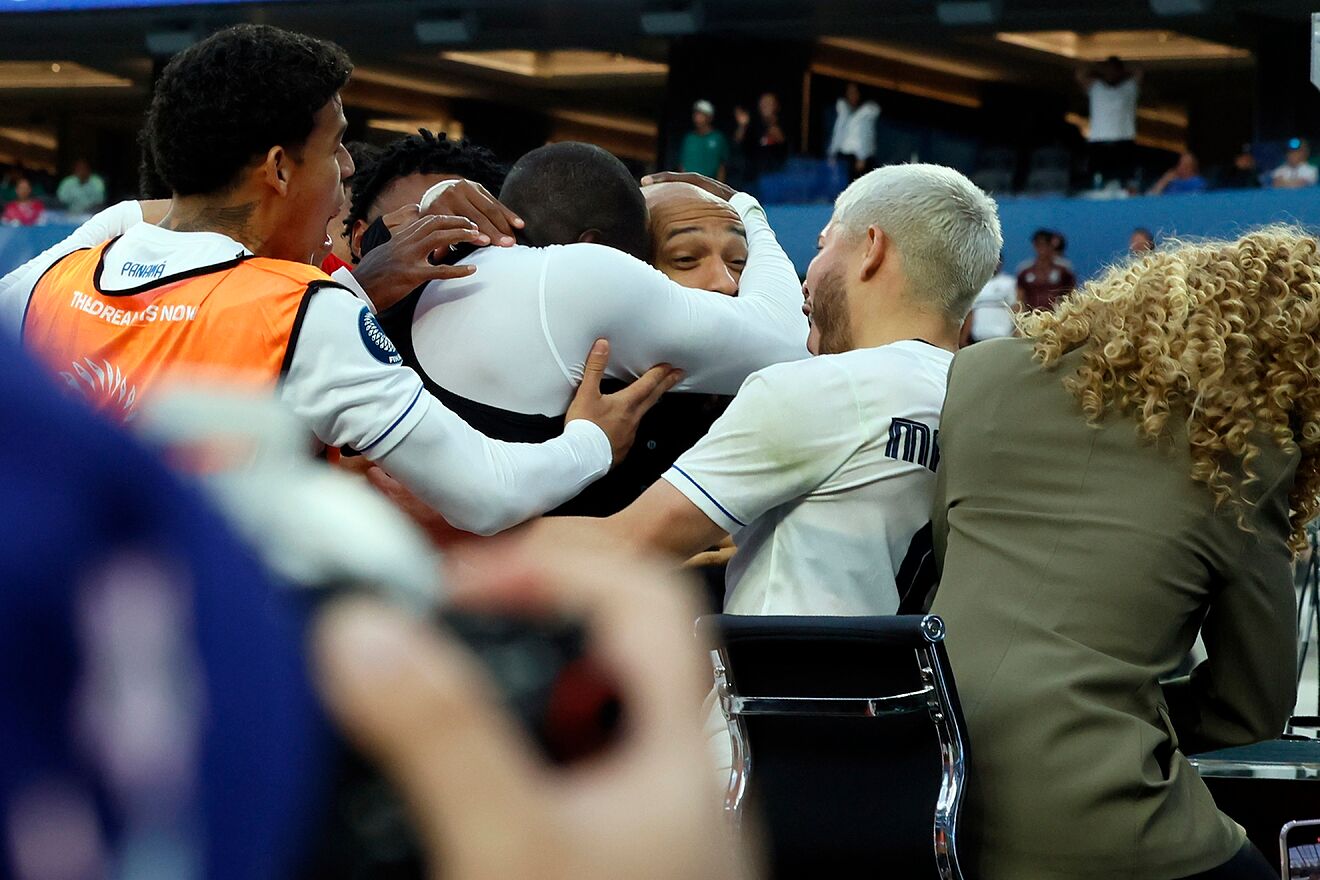 Cecilio Waterman cumpli su sueo de conocer a Thierry Henry de una...